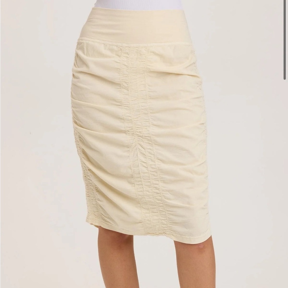 NWT. Wearables Skirt